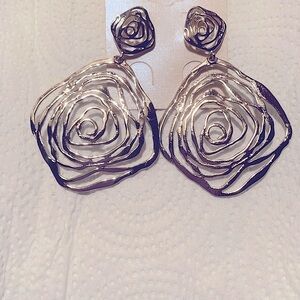 Beautiful Elegant Silver Rose Earrings NEW